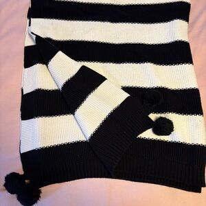 Read descr. PB teen Emily and Merritt black & white circus stripe throw blanket